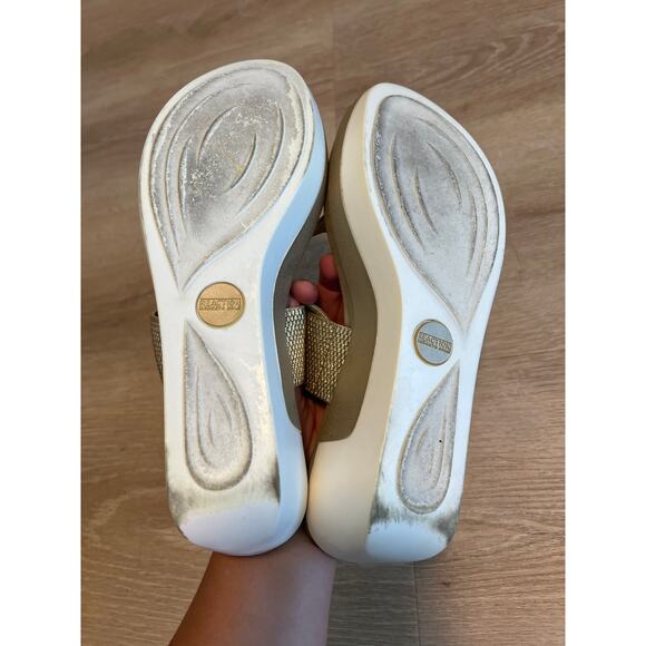 Kenneth Cole Reaction Women’s Pepea Cross Wedge Sandals Gold Size 8.5M - Picture 5 of 6